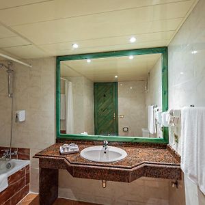 Azur Garden Room